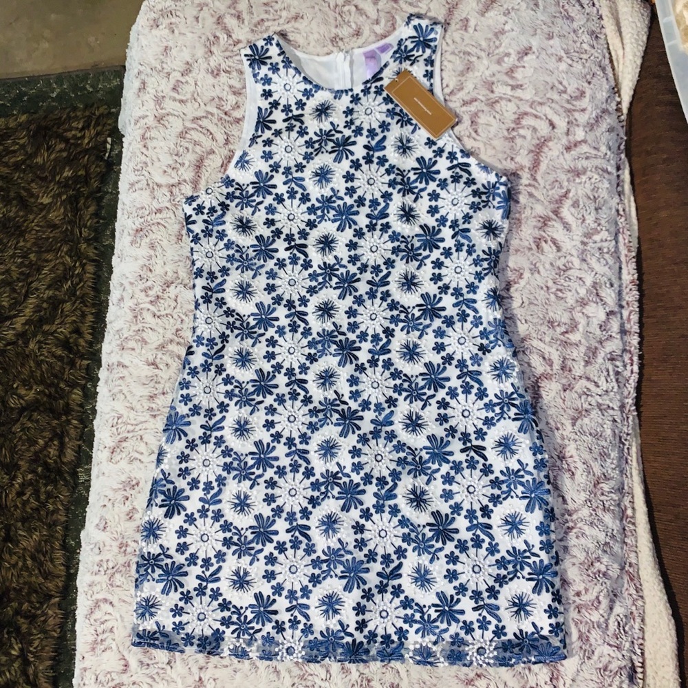 EMBROIDERED FRANCESCA’S DRESS — SIZE MED